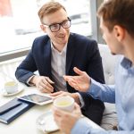 扱いにくい部下も仕事以外の話を積極的に聞き、一人の人として深く理解してみる!